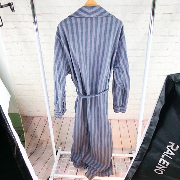 Noble Mount Bathrobe - Picture 2 of 4